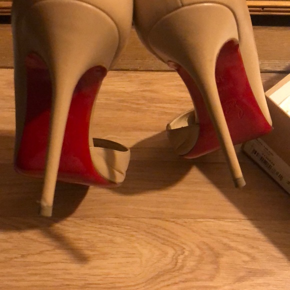 Authentic Louboutin nude heels - Picture 3 of 7